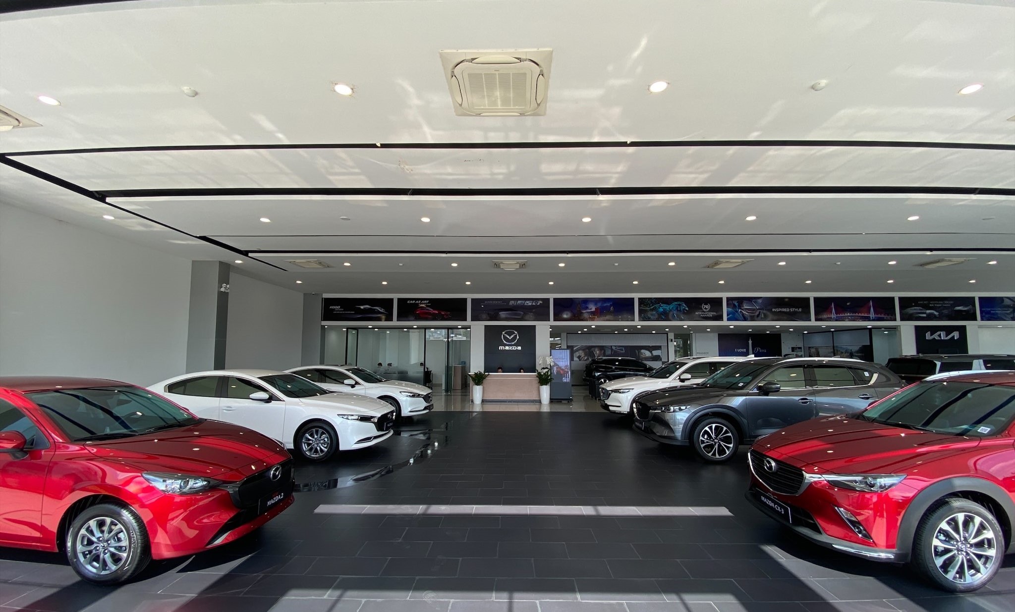 showroom-mazda-an-giang.jpg