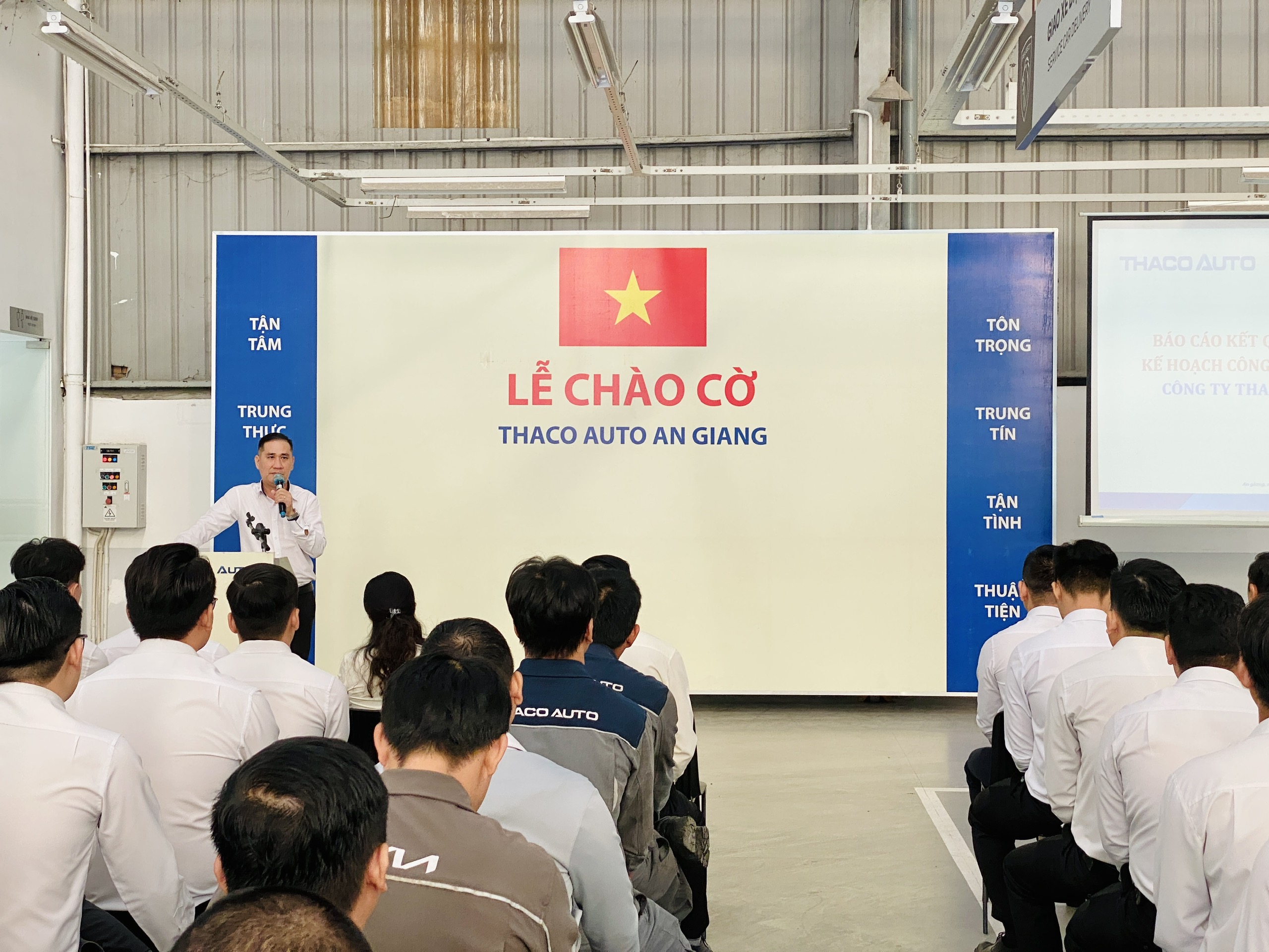 Lễ Chào cờ tháng 01/2025: THACO AUTO An Giang triển khai các hoạt động phục vụ khách hàng trước Tết Nguyên đán